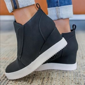 Black wedge sneakers